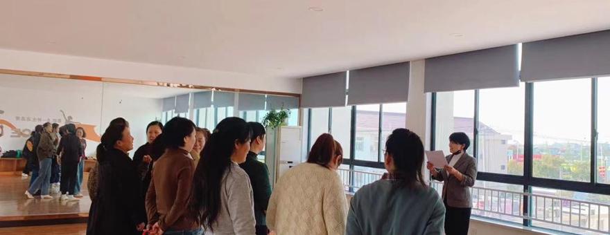 曲塘镇社区教育中心开展女职工普法宣传维权活动